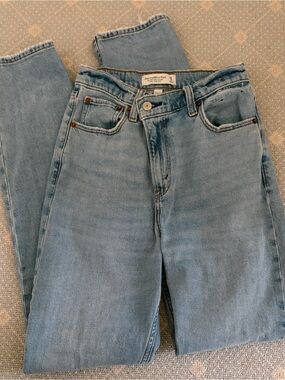 Abercrombie & Fitch Curve Love High-Rise Light Blue Straight Jeans